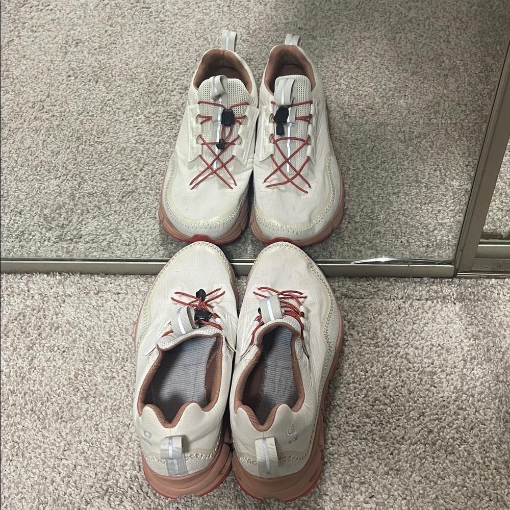 White and Tan Men's Athletic Sneakers with Rust Accents size w10.5